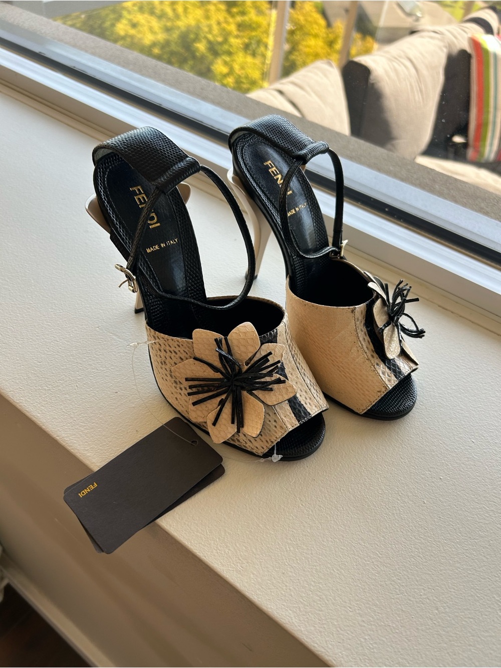 Fendi Two-Tone Beige and Black Floral Slingback Heels - Picture 2 of 4